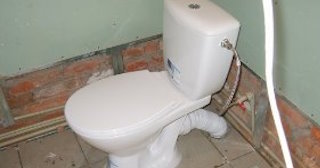 Установка приставного унитаза в Усинске - монтаж и подключение, СантехДомСнс от 5199 рублей