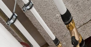 Замена труб водоснабжения в квартире: цена от 2080 руб. - СантехДомСнс